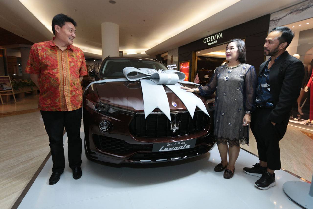 Plaza Indonesia Serahkan...