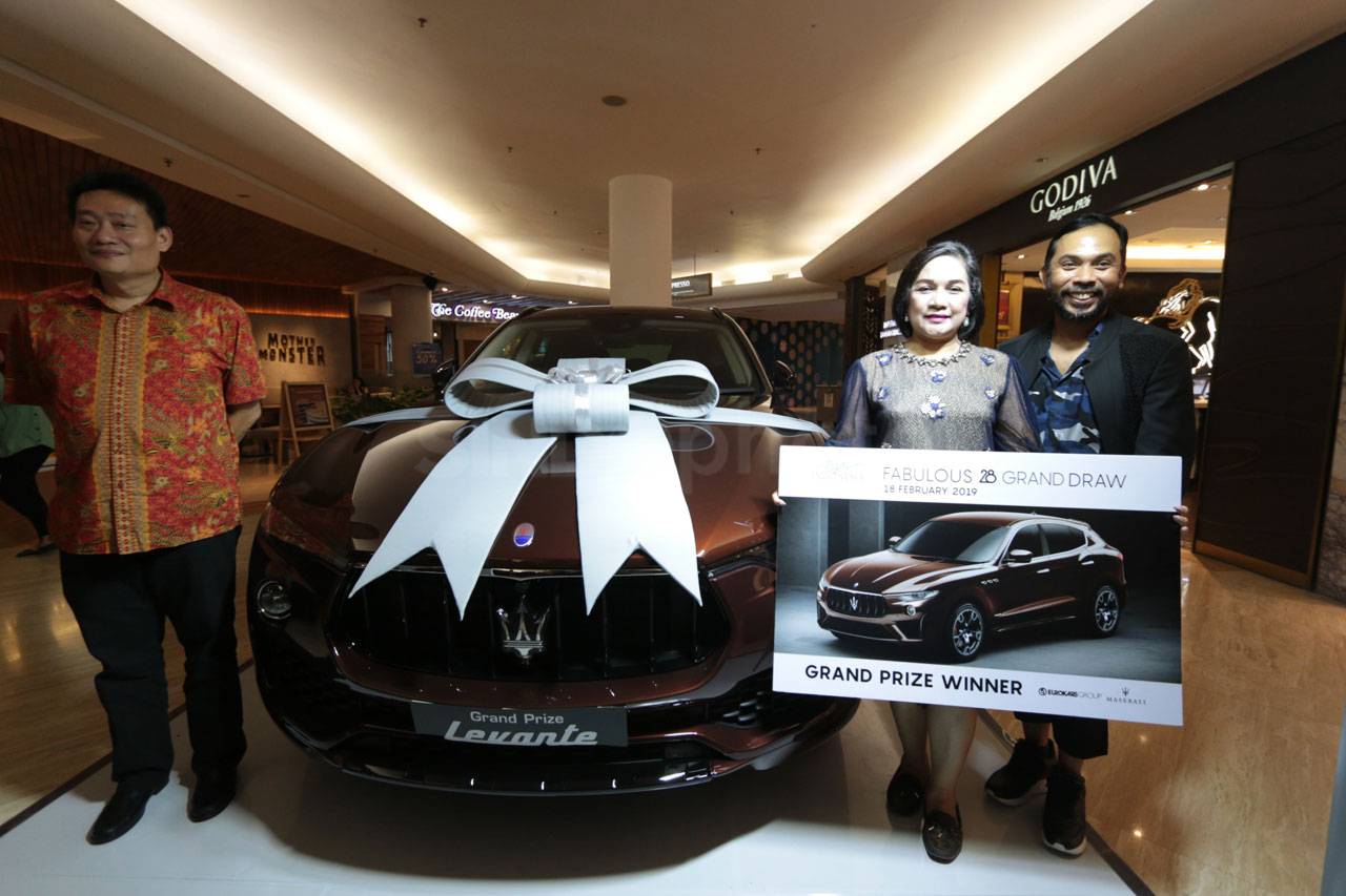 Plaza Indonesia Serahkan...