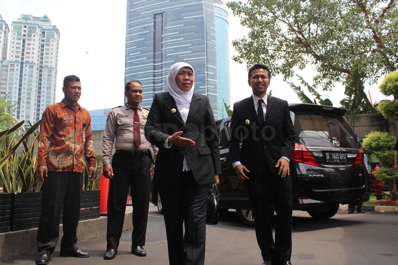 Khofifah dan Emil Sambangi...