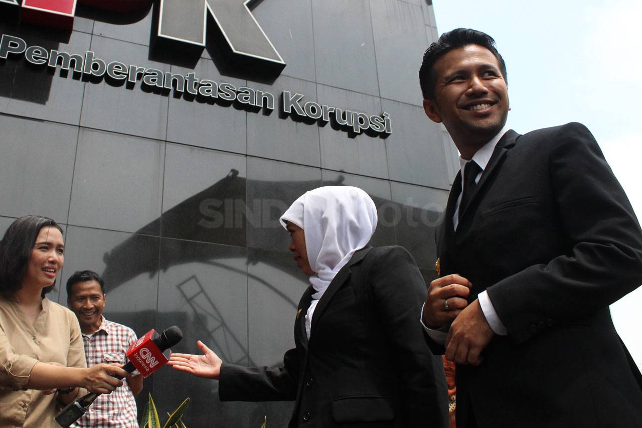 Khofifah dan Emil Sambangi...