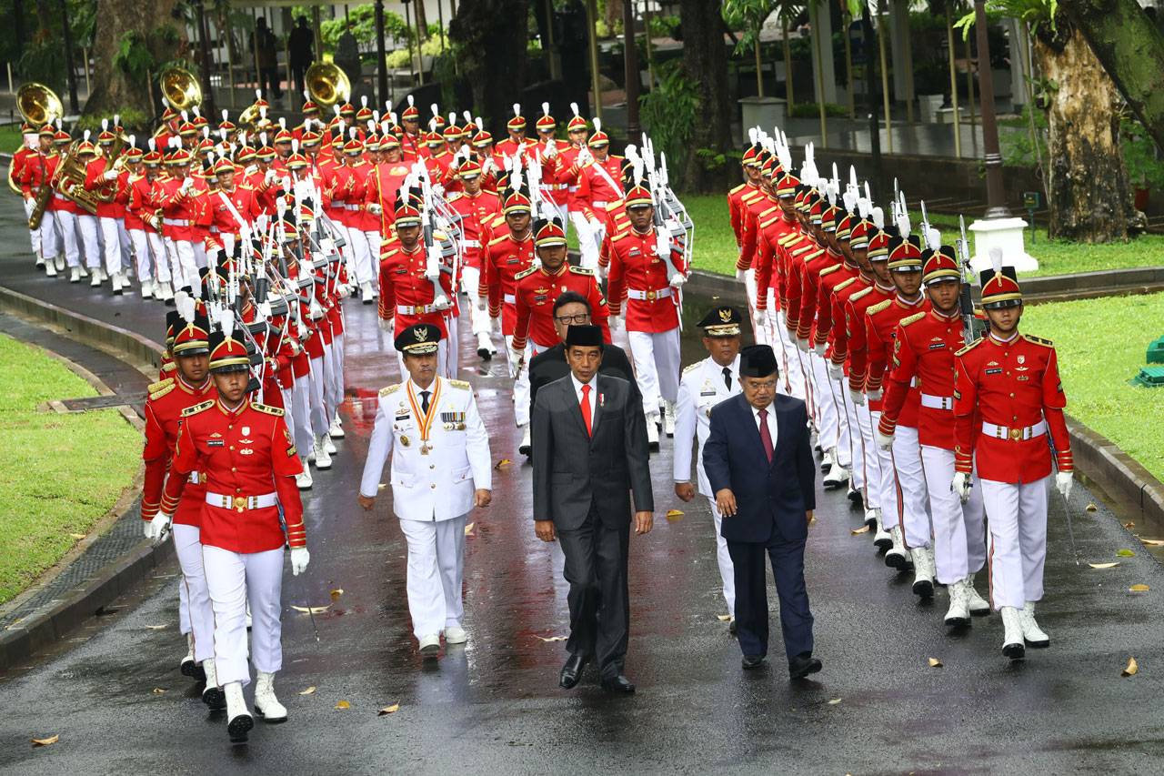 Presiden Jokowi Lantik...