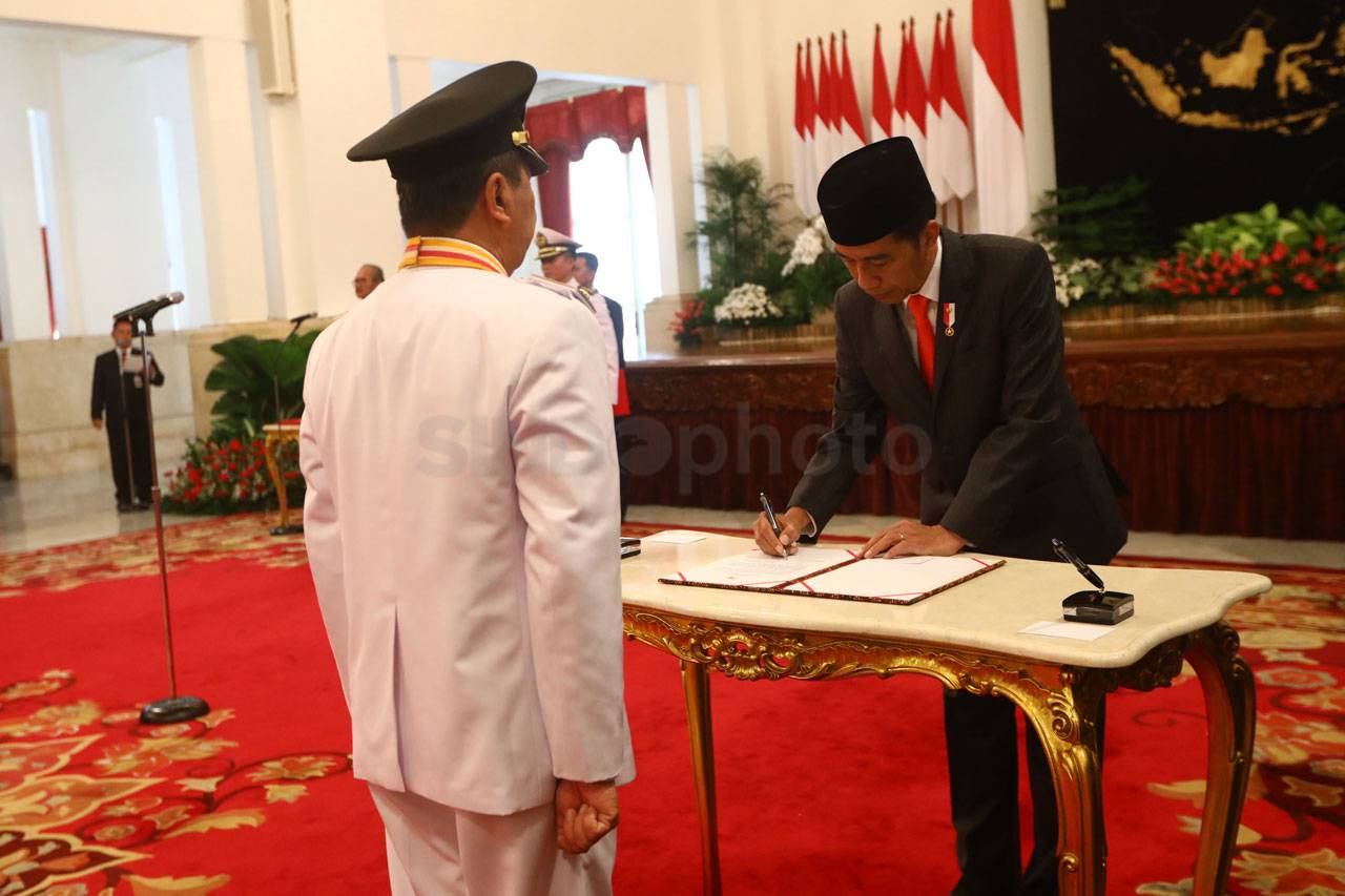 Presiden Jokowi Lantik...