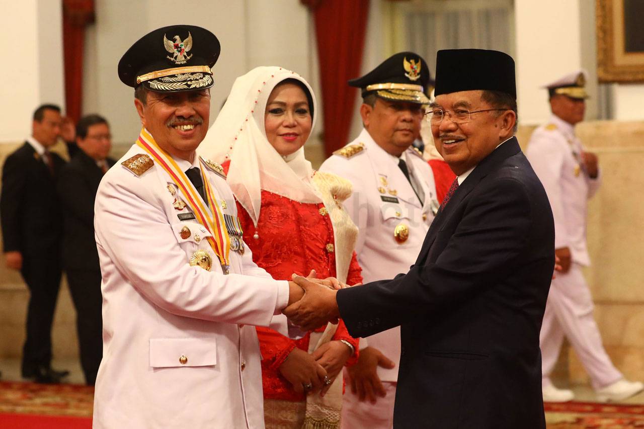 Presiden Jokowi Lantik...