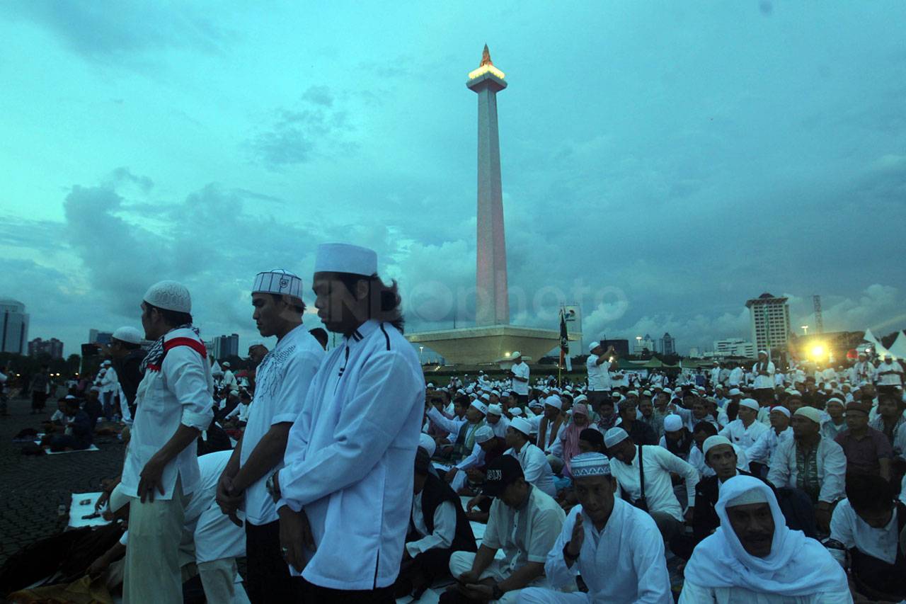 Ribuan Umat Muslim Hadiri...