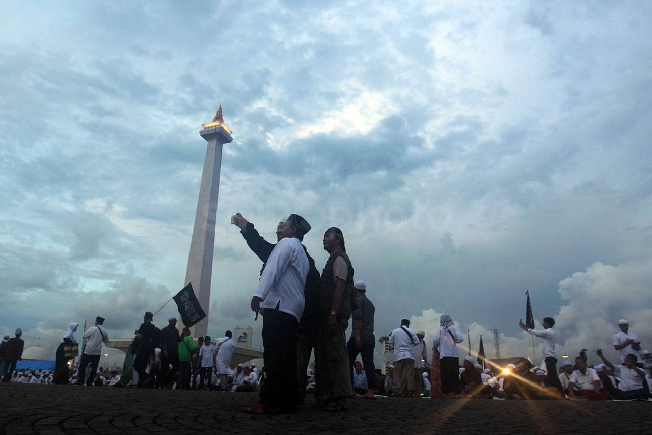 Ribuan Umat Muslim Hadiri...