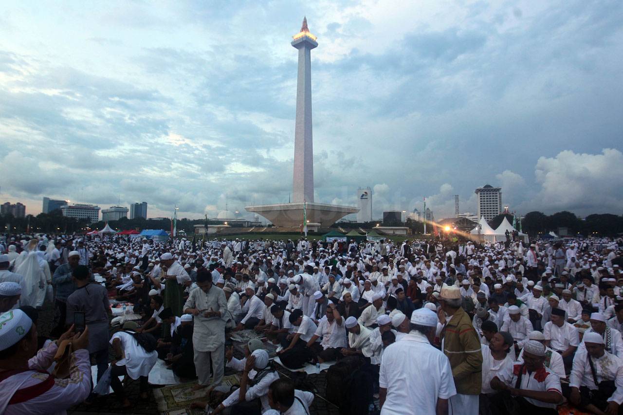 Ribuan Umat Muslim Hadiri...