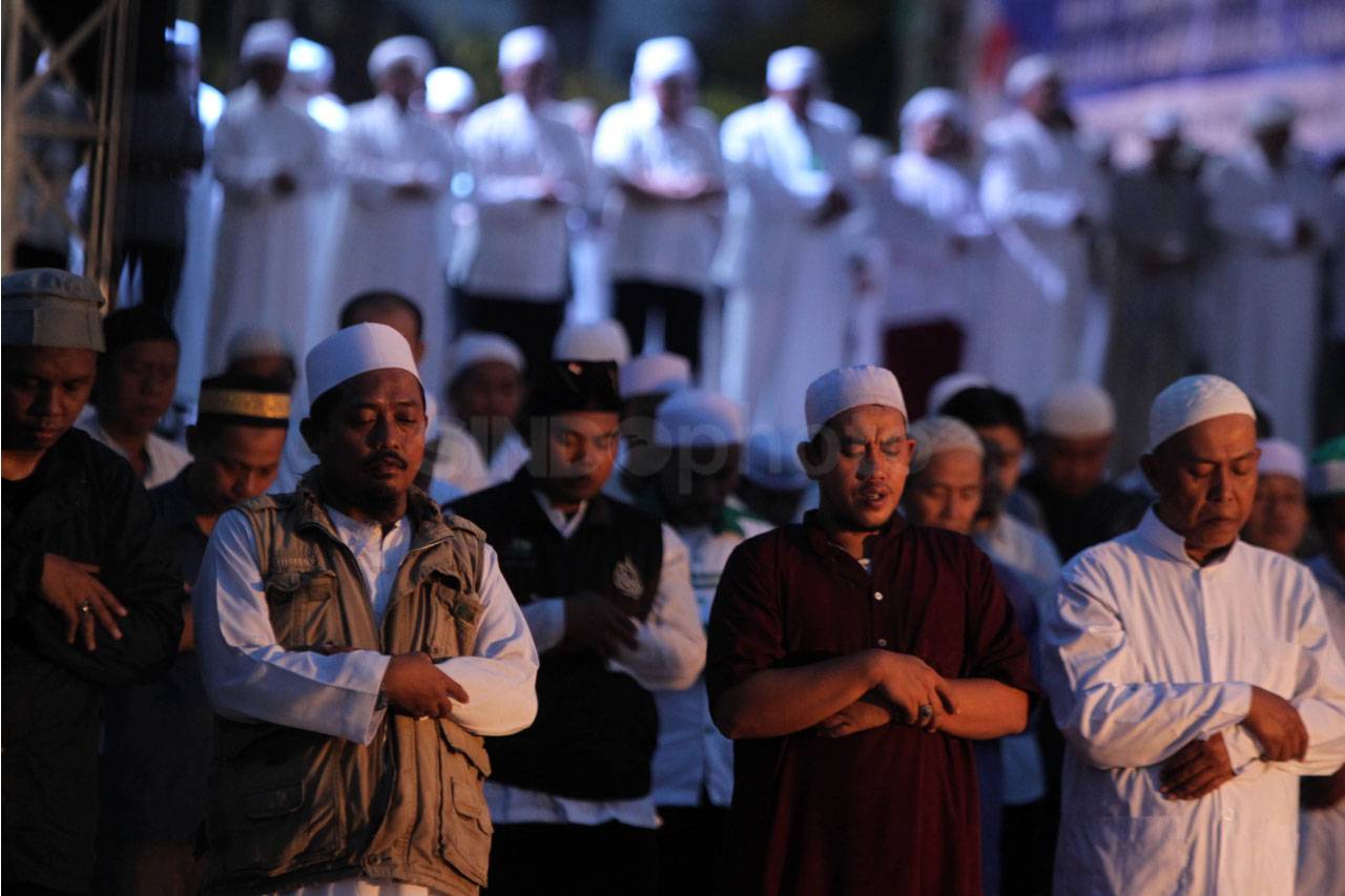 Ribuan Umat Muslim Hadiri...