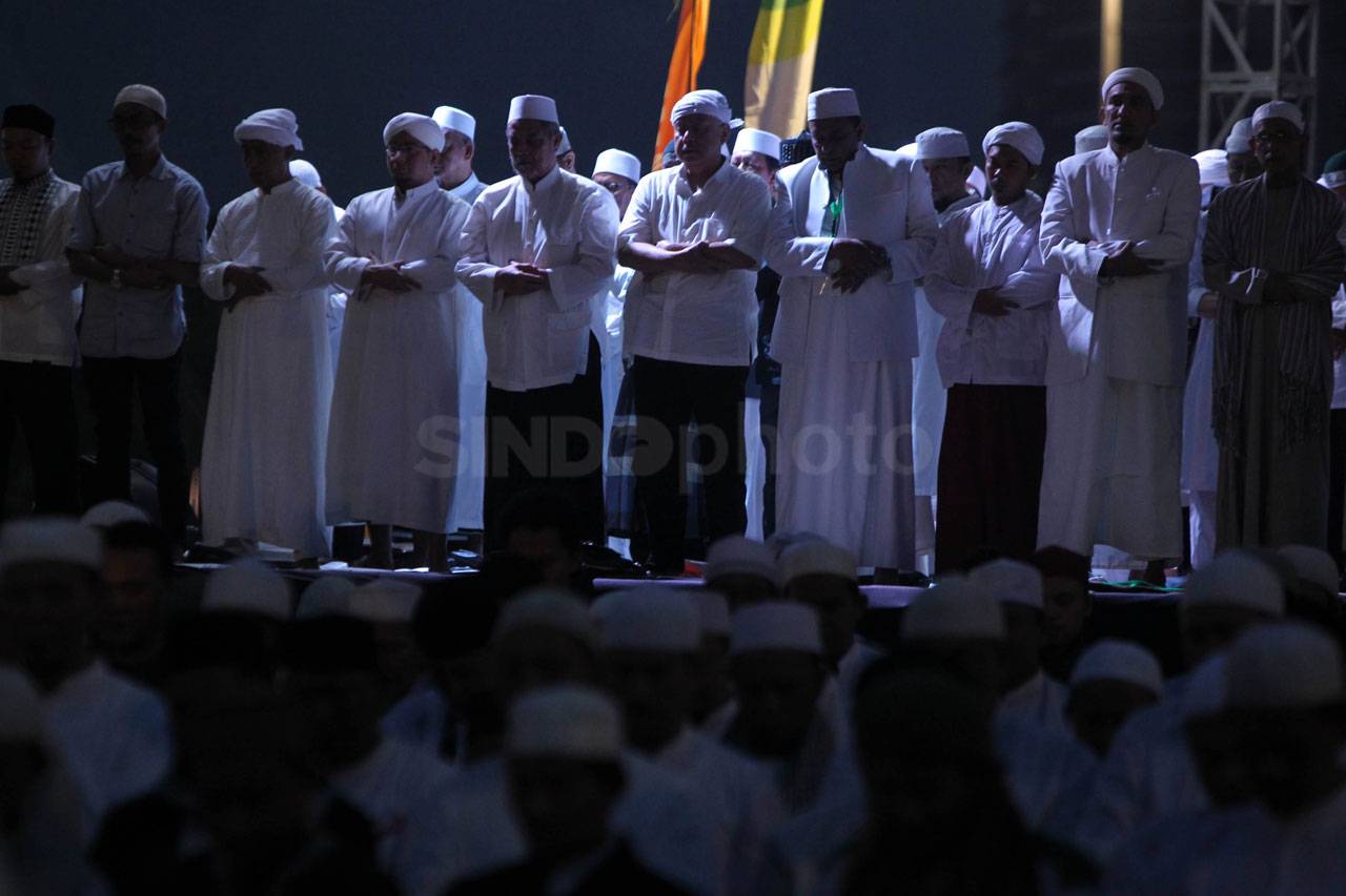 Ribuan Umat Muslim Hadiri...