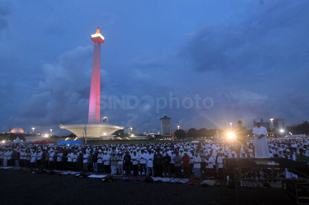 Ribuan Umat Muslim Hadiri...
