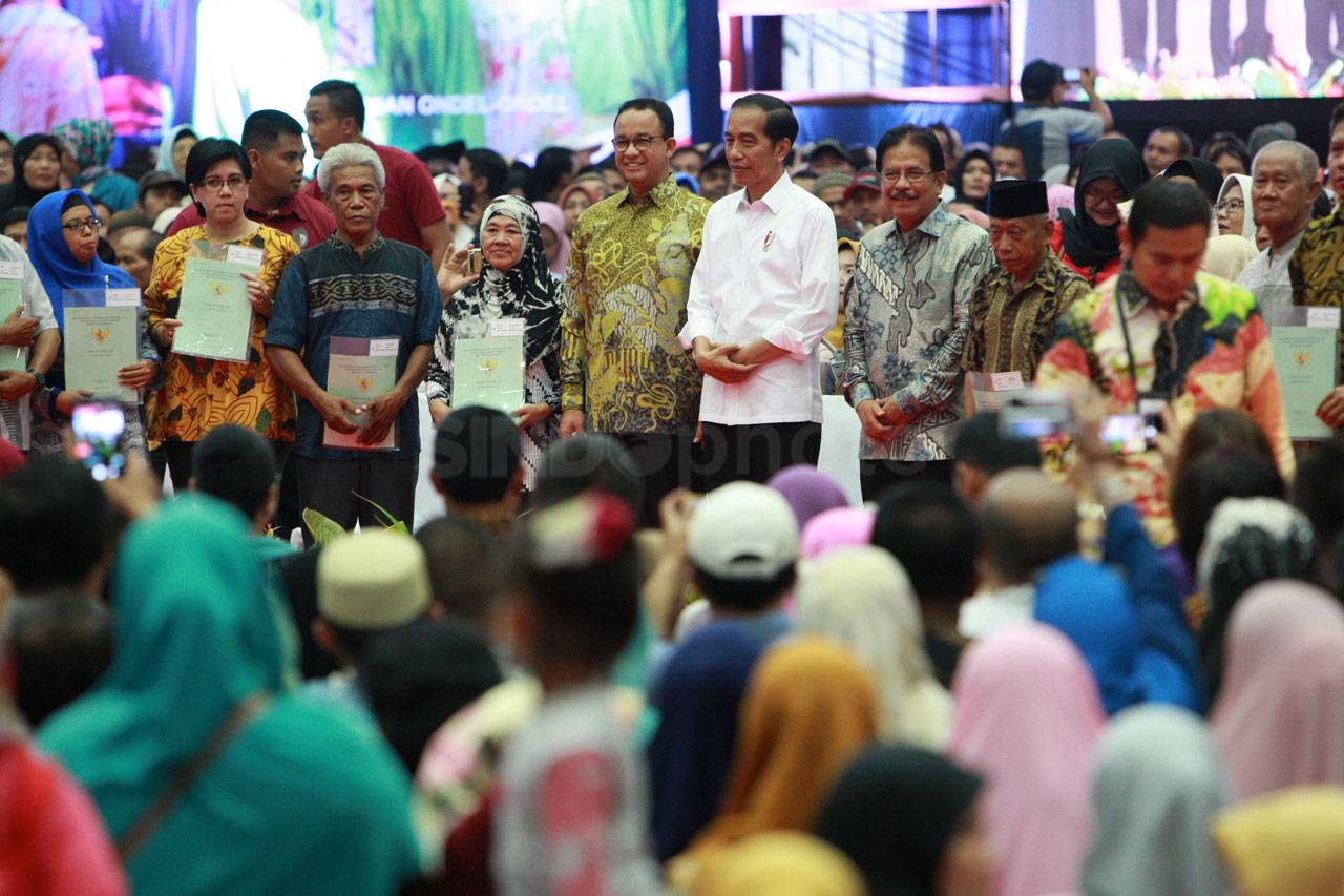 Presiden Jokowi Bagikan...