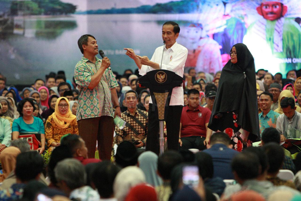 Presiden Jokowi Bagikan...