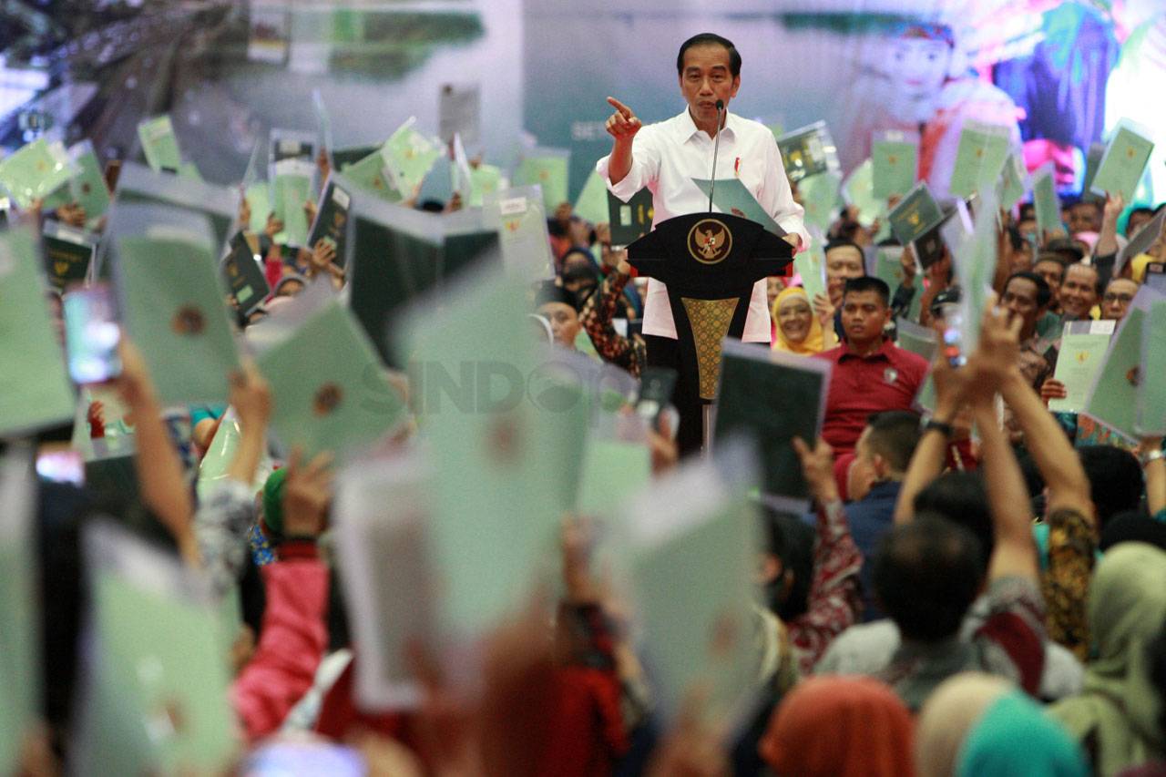 Presiden Jokowi Bagikan...