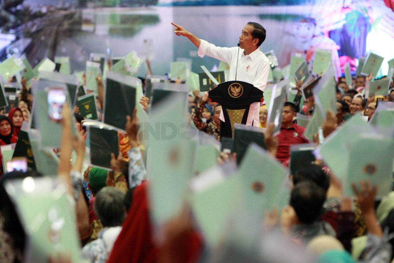 Presiden Jokowi Bagikan...