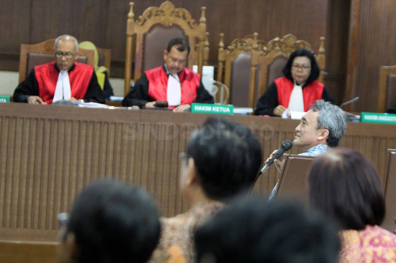Jaksa Tayangkan Rekaman...