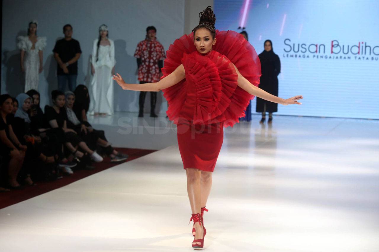 Annual Show LPTB Susan...