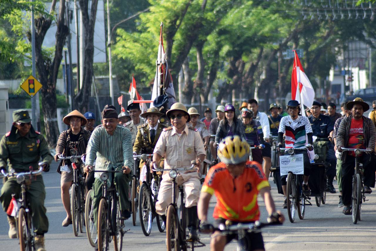 Aksi Gowes Surabaya-Banten...