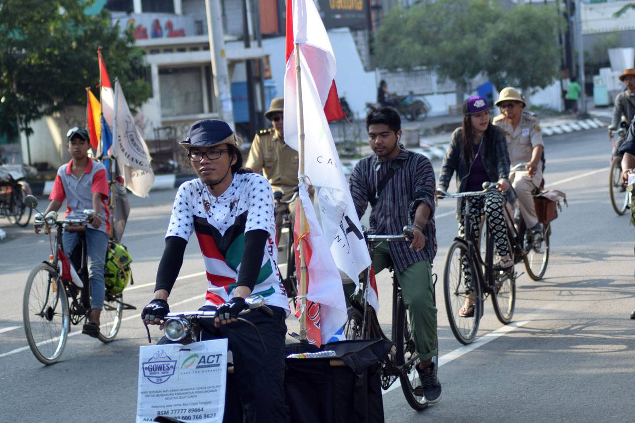 Aksi Gowes Surabaya-Banten...