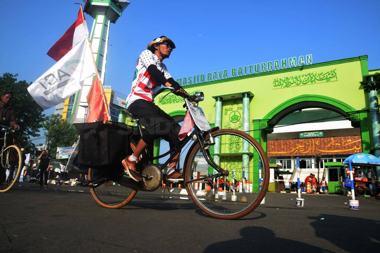 Aksi Gowes Surabaya-Banten...