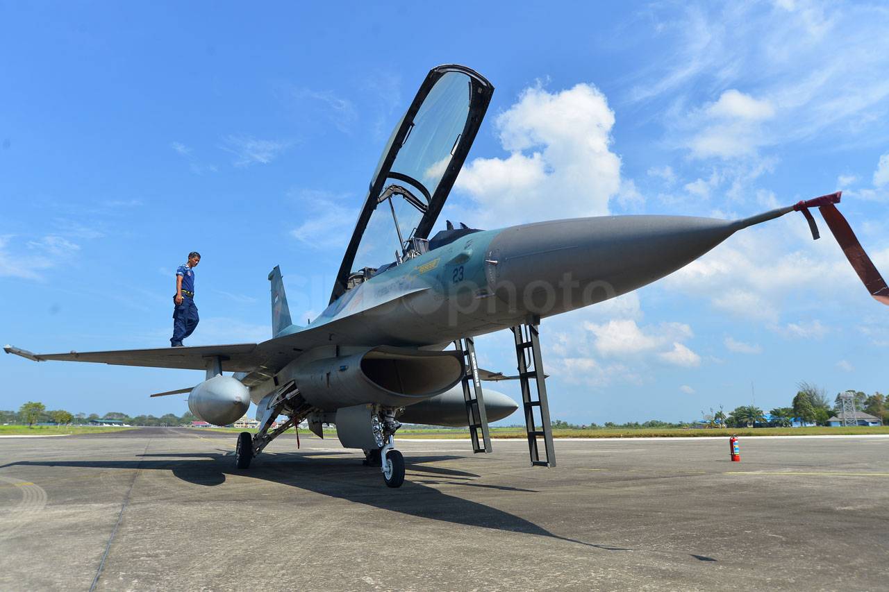 Kerahkan Empat F-16,...