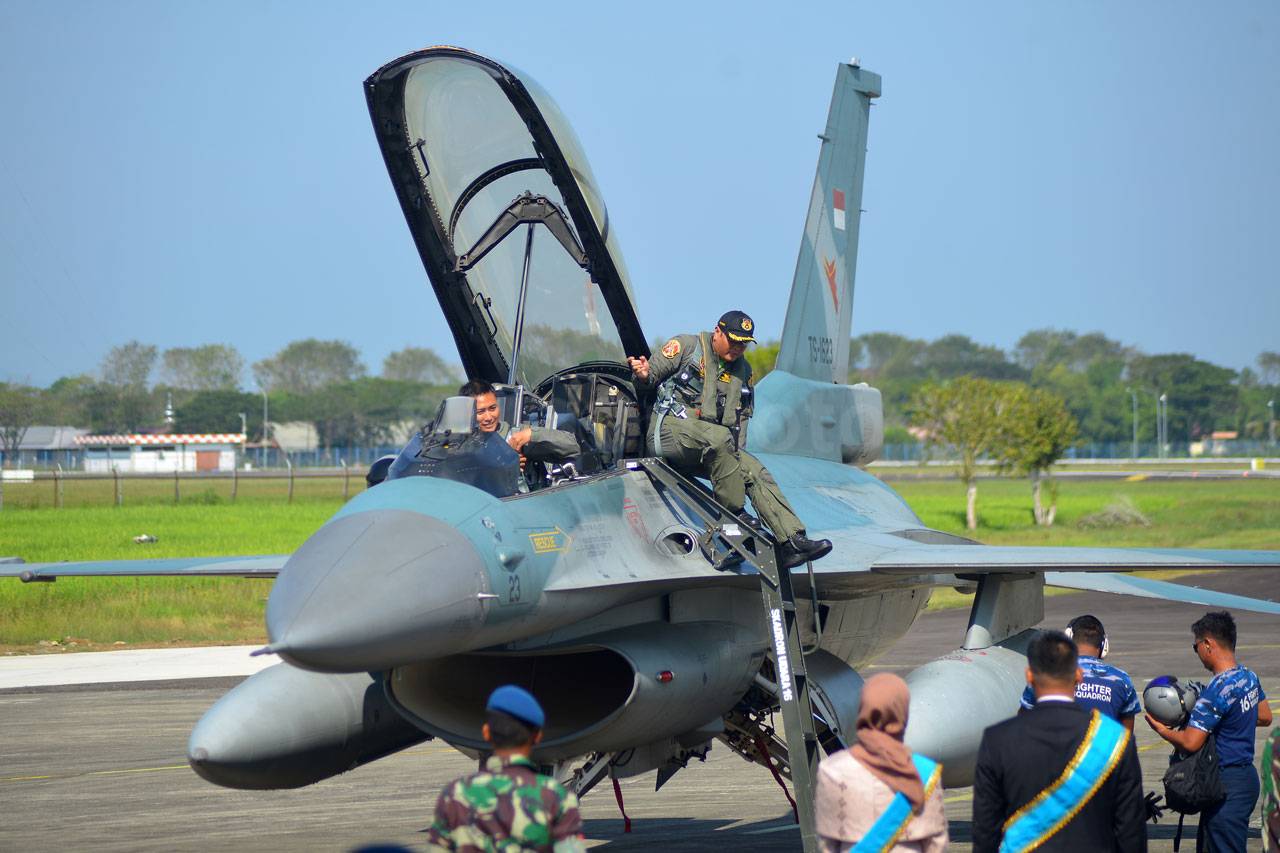 Kerahkan Empat F-16,...