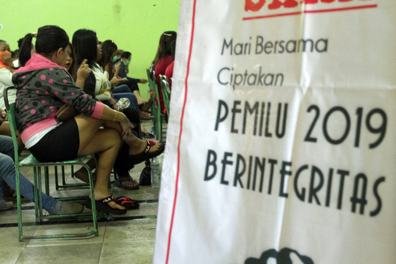Bawaslu Semarang Ajak...