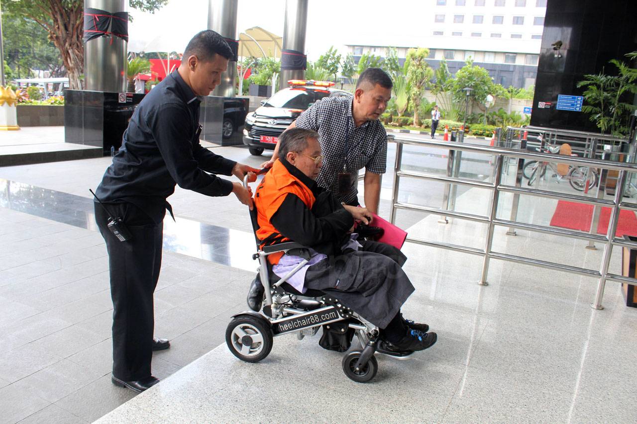 KPK Lanjutkan Pemeriksaan...