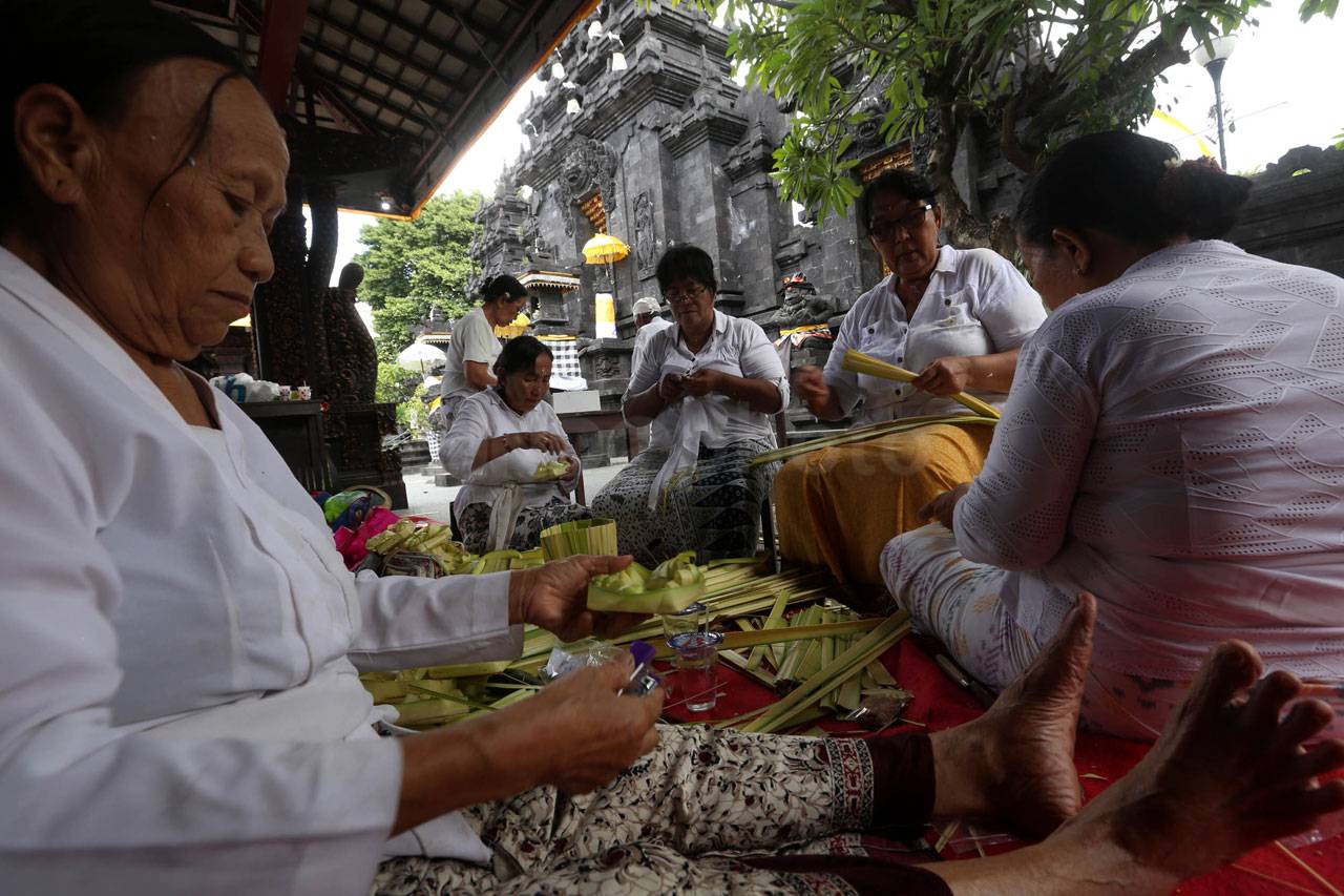 Jelang Melasti, Pura...