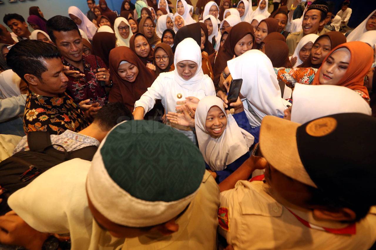 Gubernur Khofifah Motivasi...