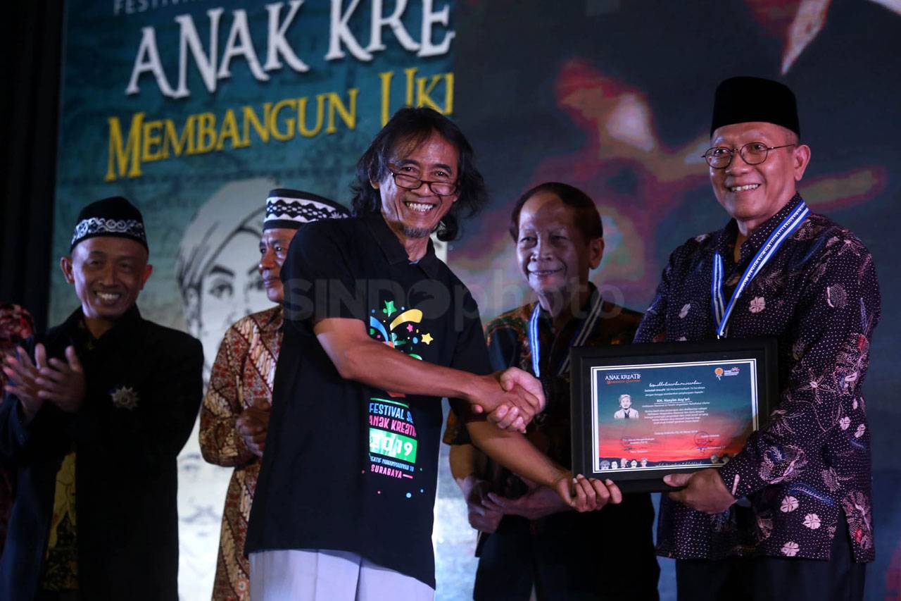 SD Kreatif Berikan Penghargaan...