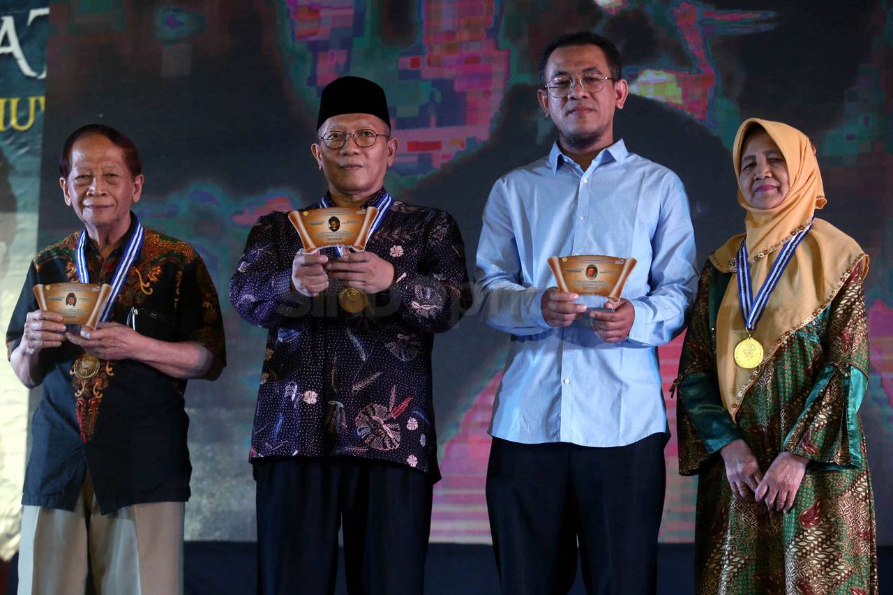 SD Kreatif Berikan Penghargaan...