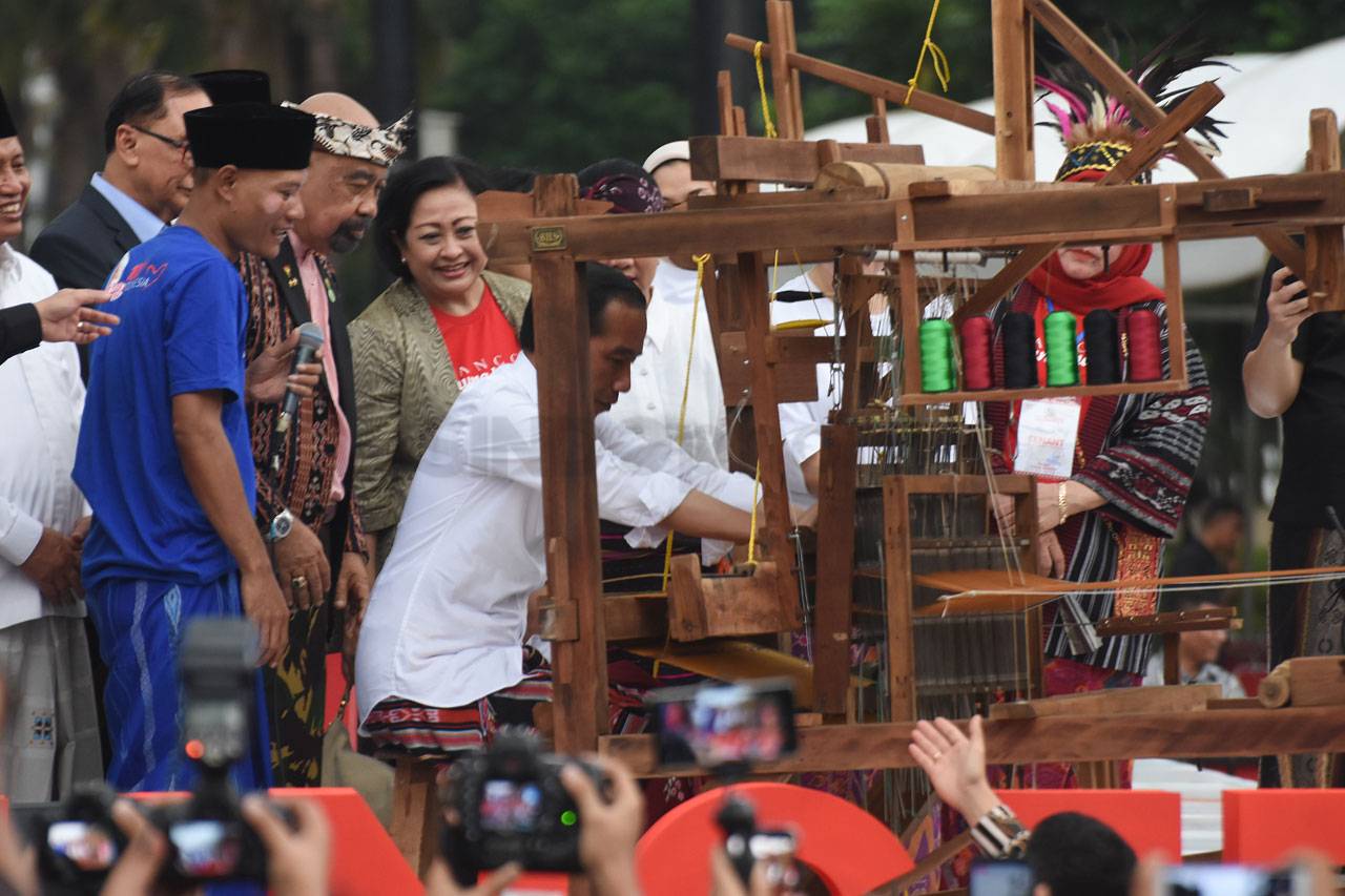 Presiden Jokowi Hadiri...