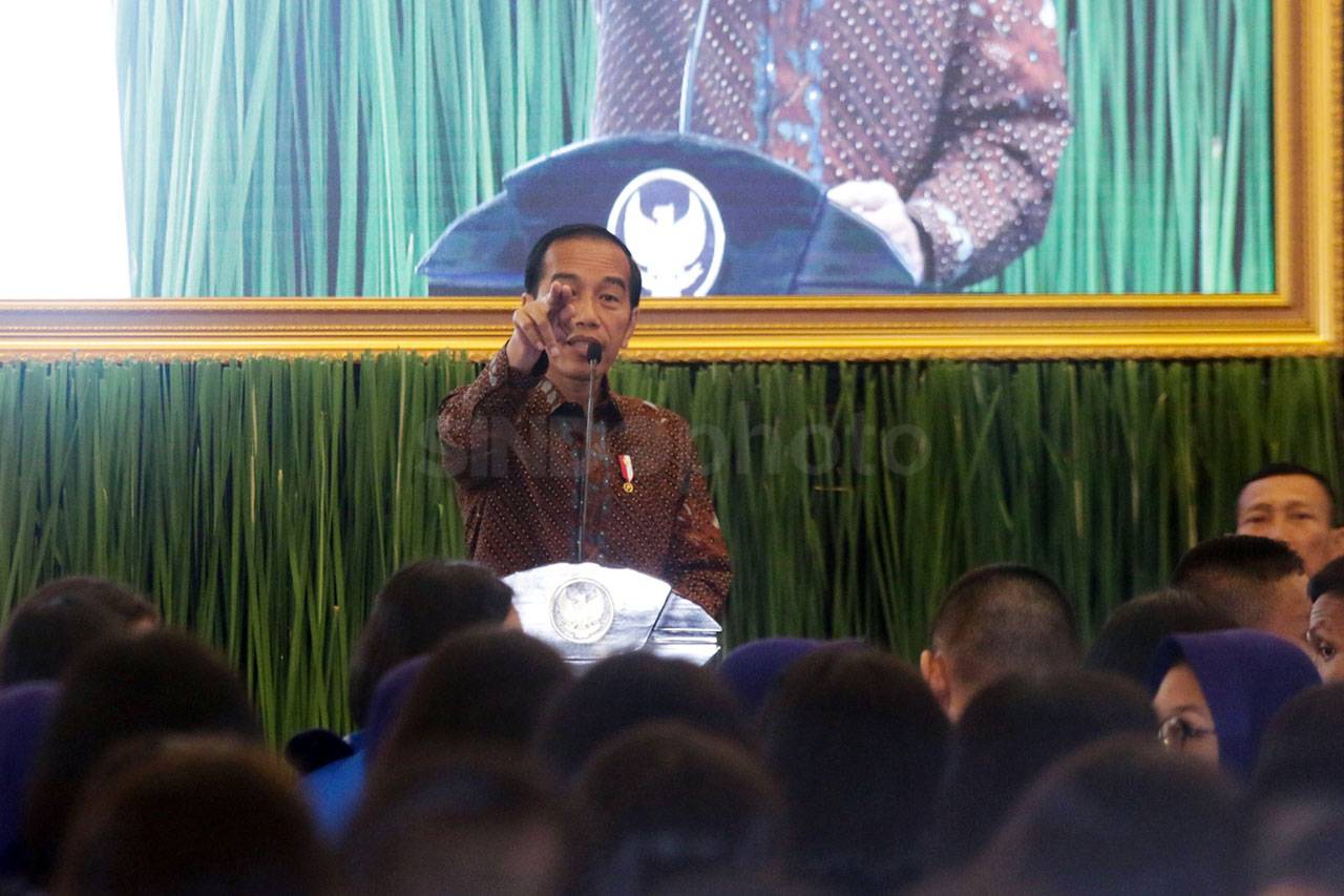 Presiden Jokowi Dialog...
