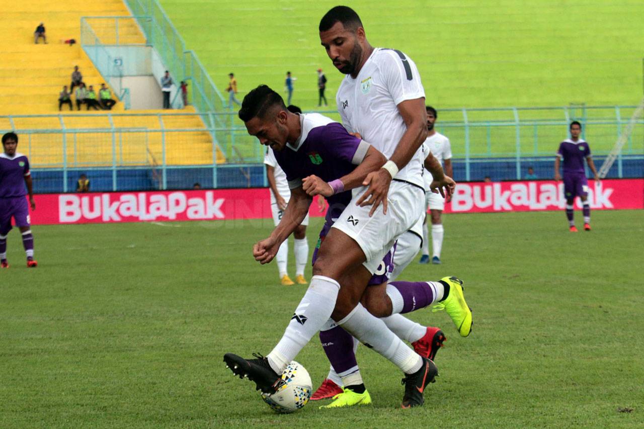Persela Bungkam Persita...