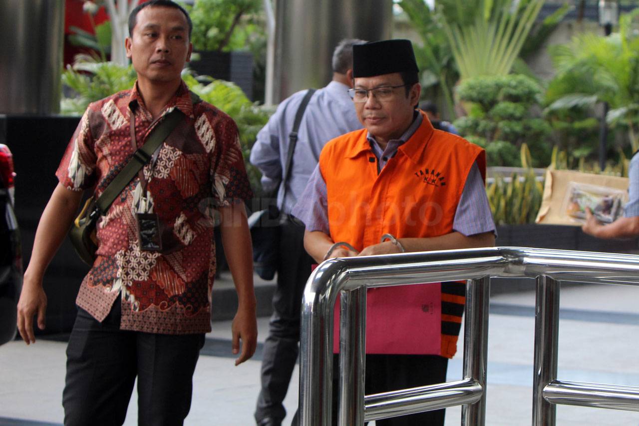 Periksa Taufik Kurniawan,...