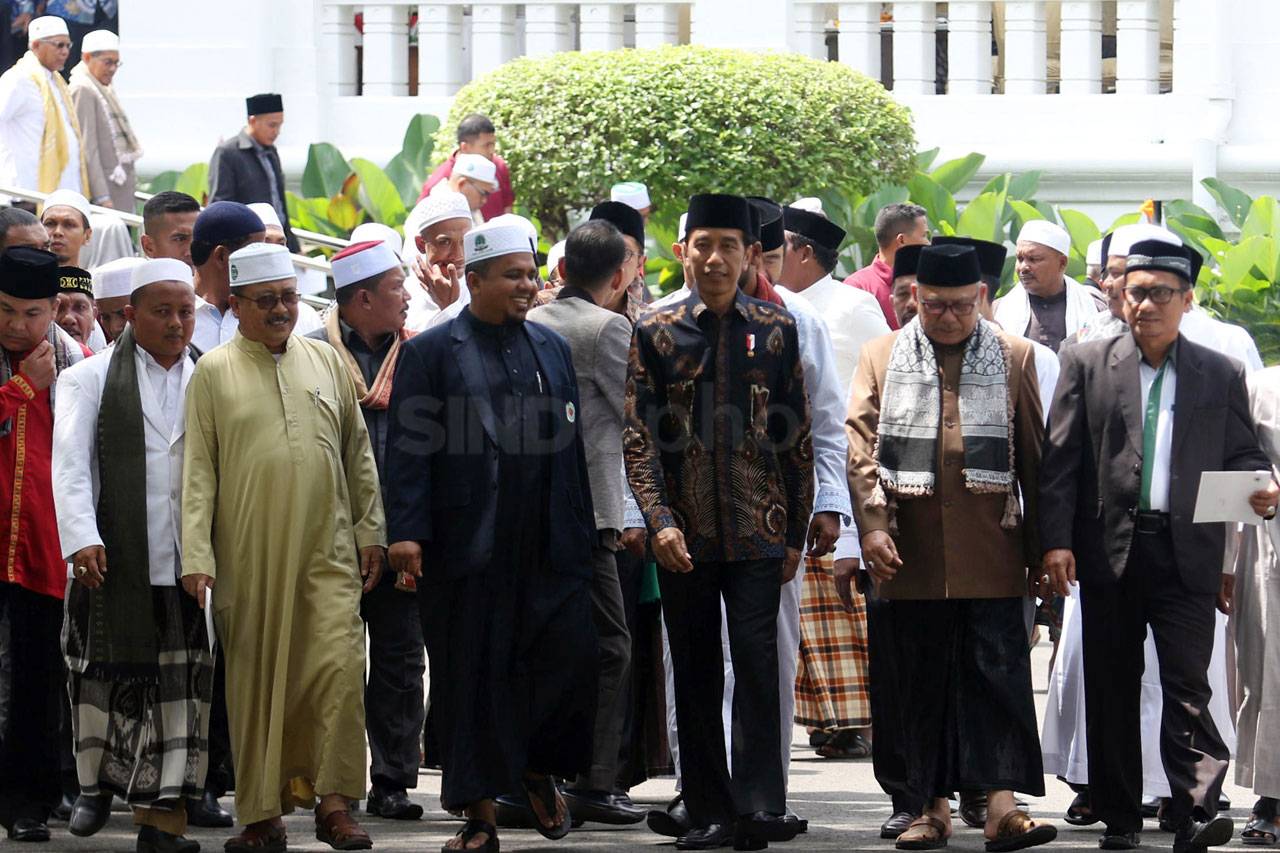 Presiden Jokowi Bertemu...