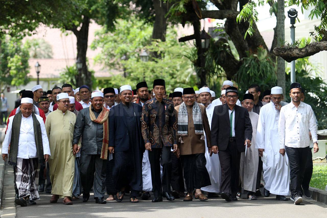 Presiden Jokowi Bertemu...