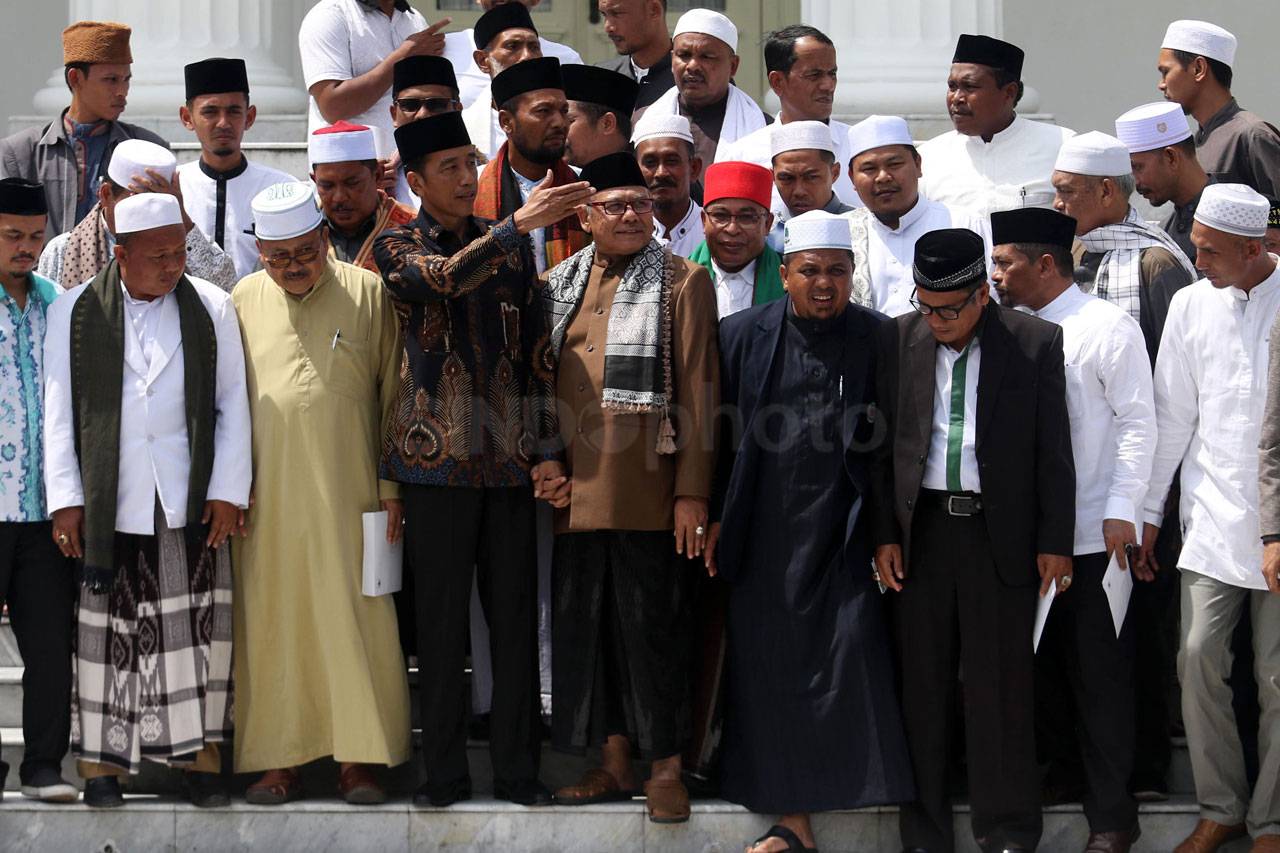 Presiden Jokowi Bertemu...