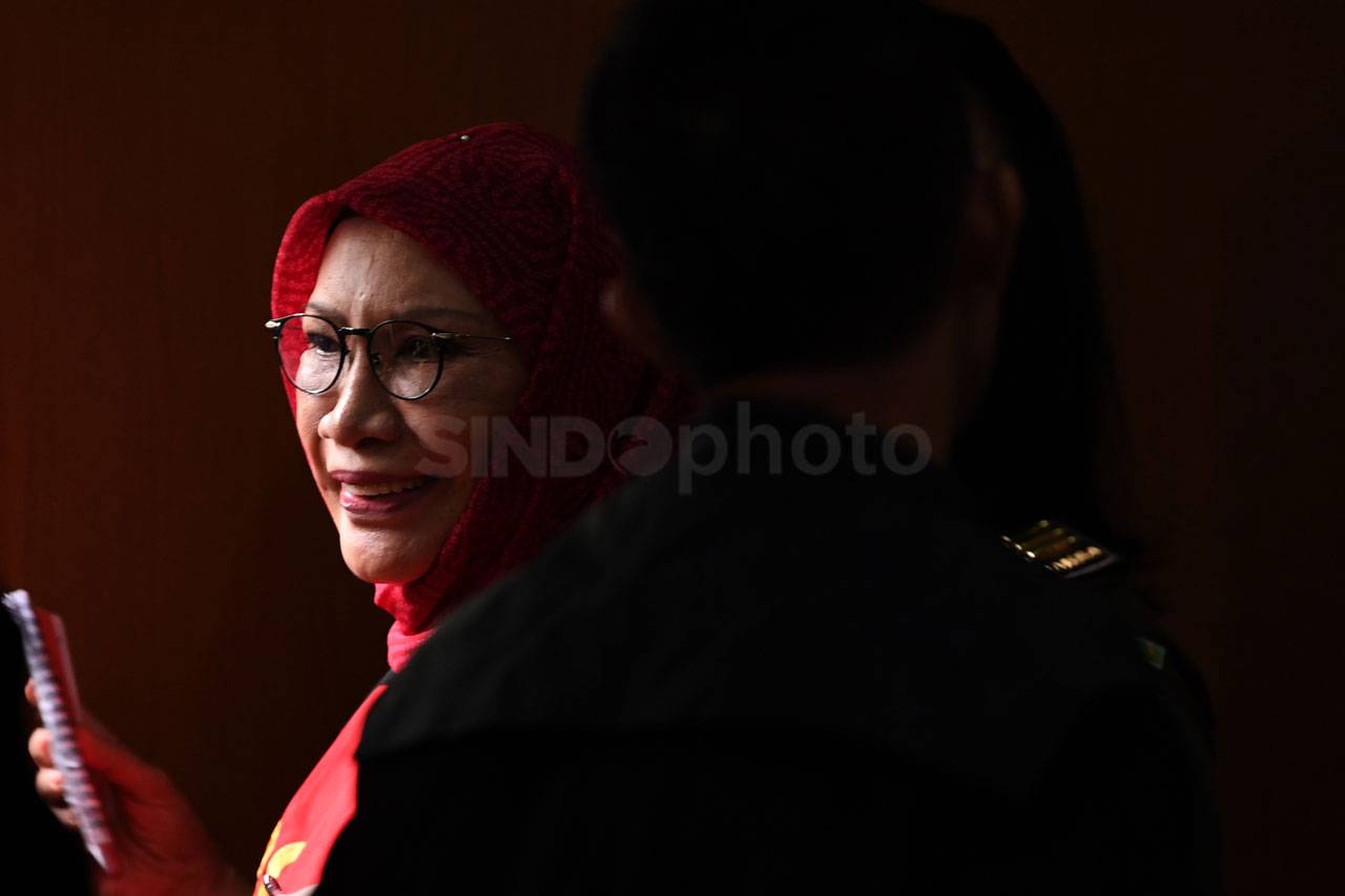 Ratna Sarumpaet Jalani...