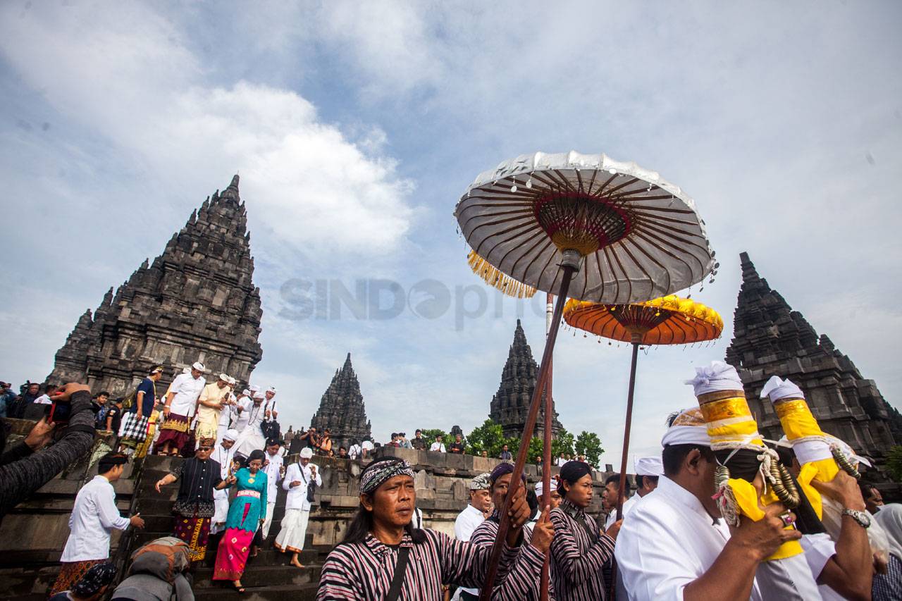 Umat Hindu Ikuti Tawur...