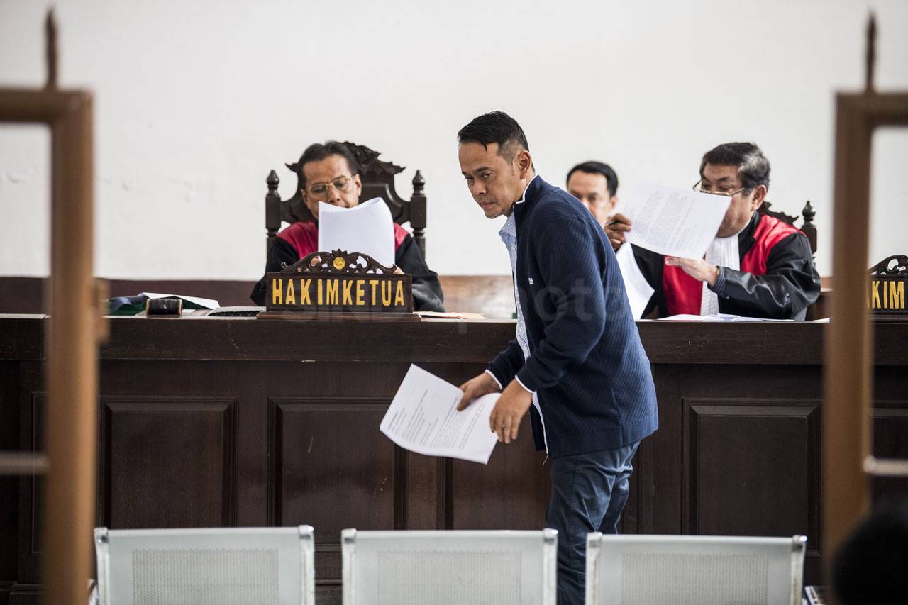 Fahmi Darmawansyah Bacakan...