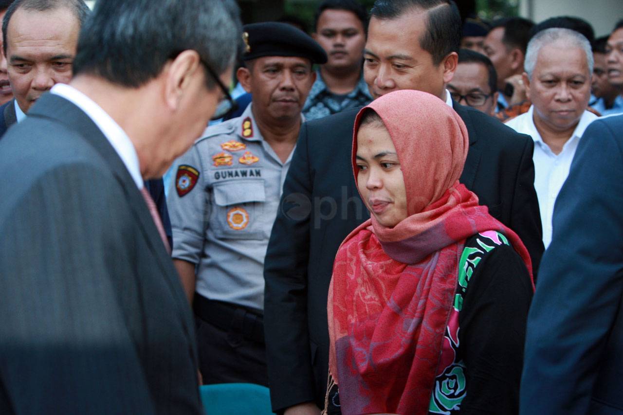 Tiba di Bandara Halim,...