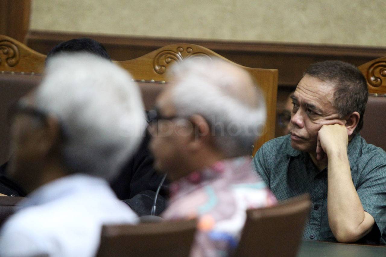 Tiga Saksi Meringankan...