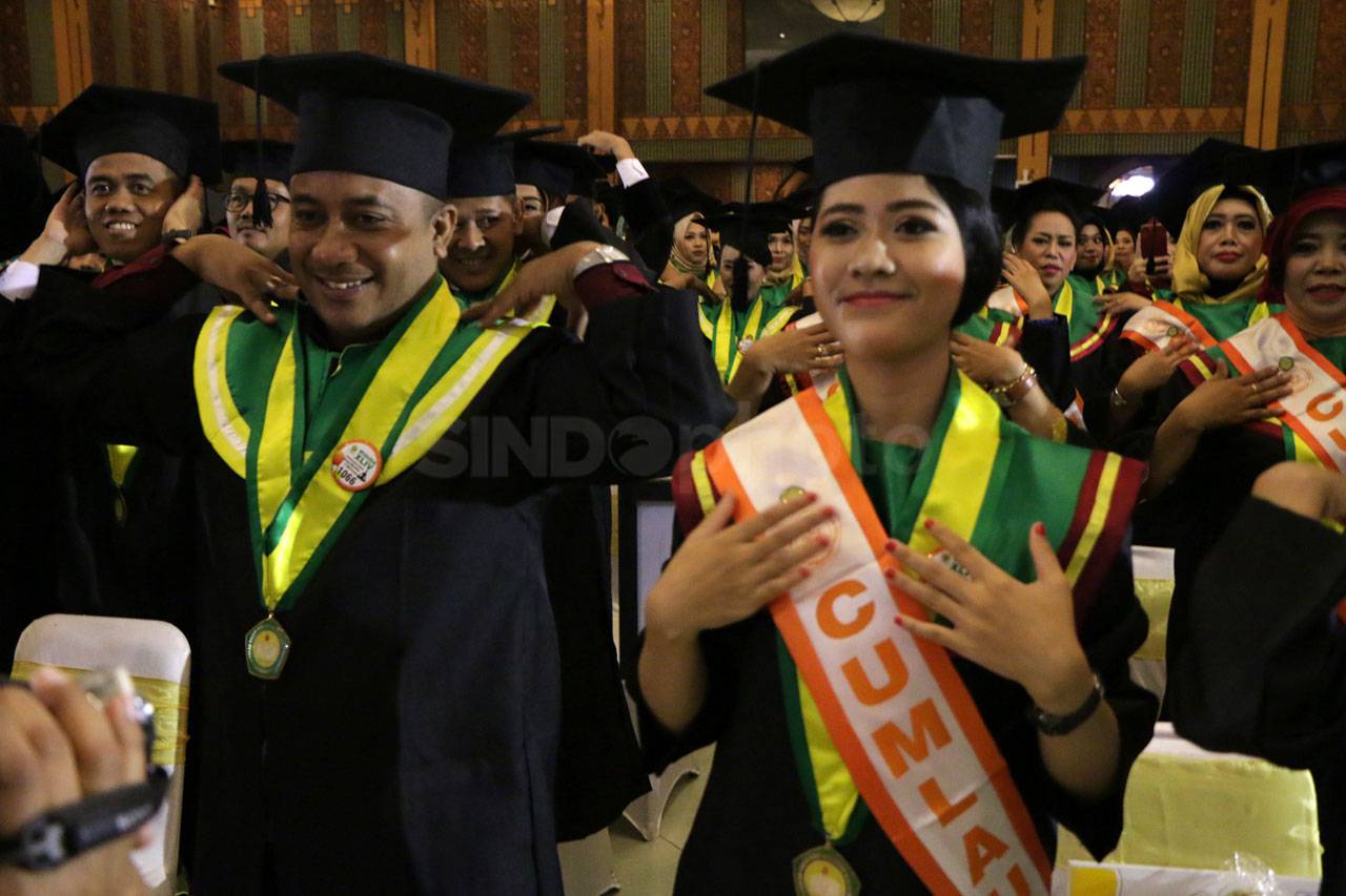 Wisudawan STIKES Karya...