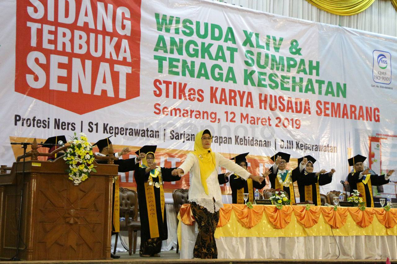 Wisudawan STIKES Karya...