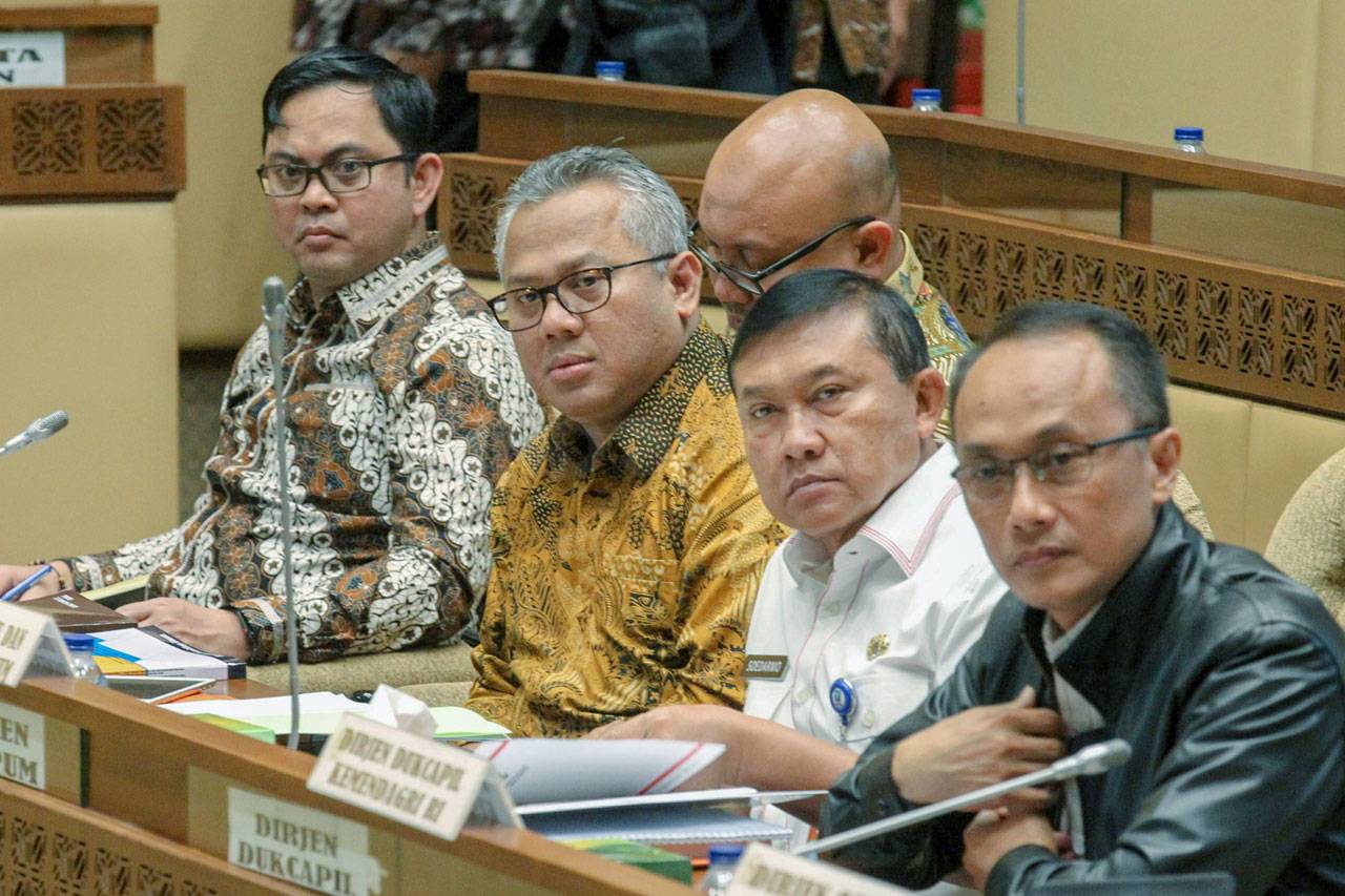 Komisi II, KPU dan Kemendagri...
