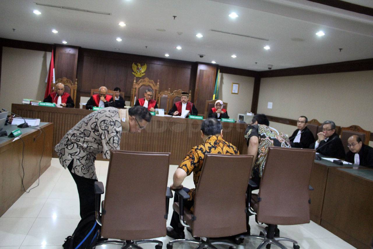 Tiga Petinggi Sinar...