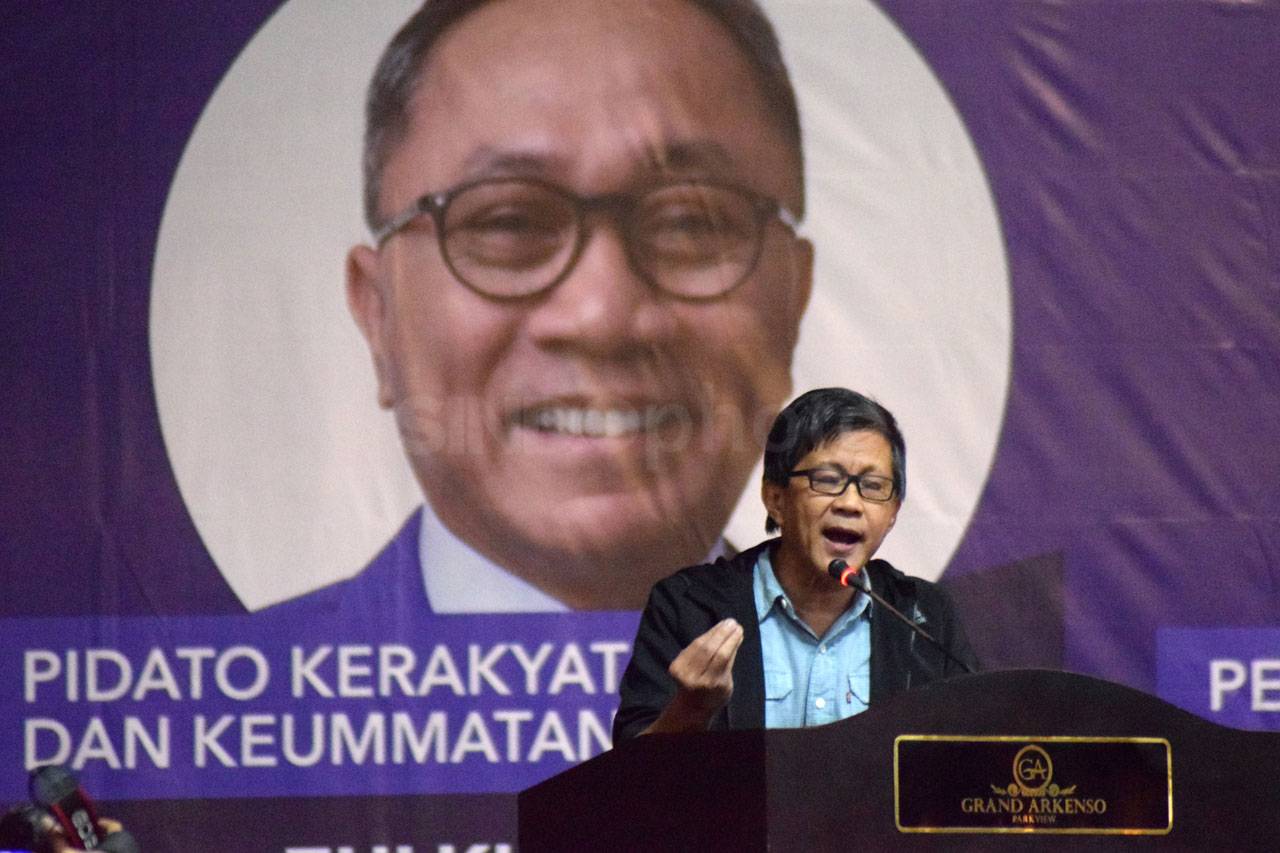 Zulkifli Hasan Buka...