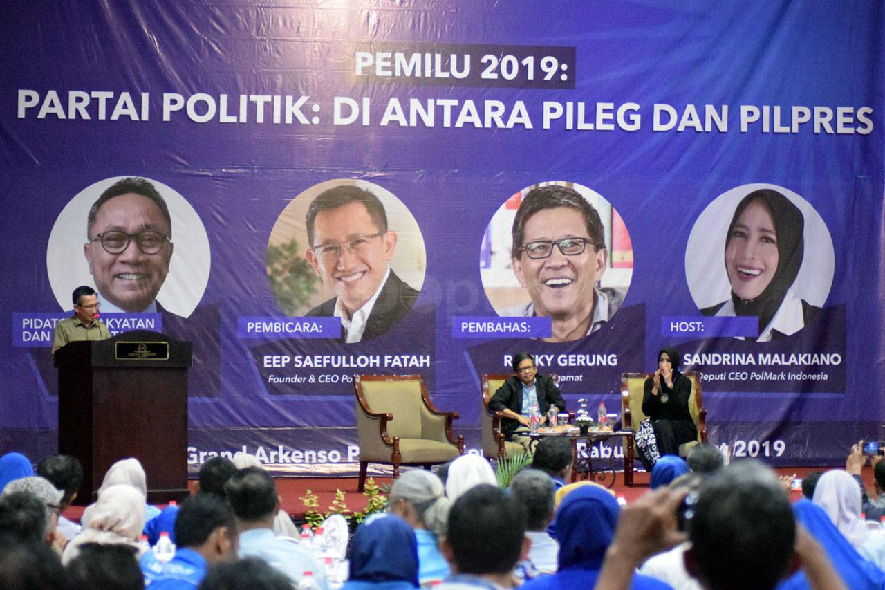 Zulkifli Hasan Buka...