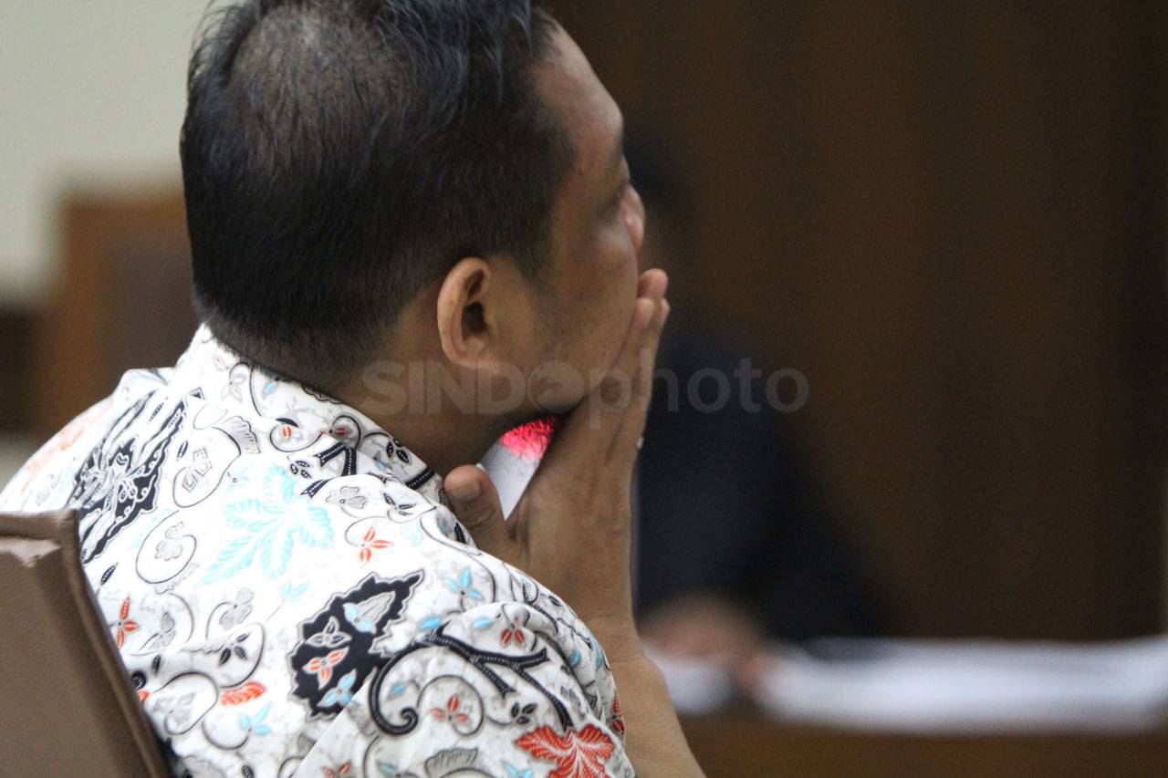 Panitera Pengadilan...