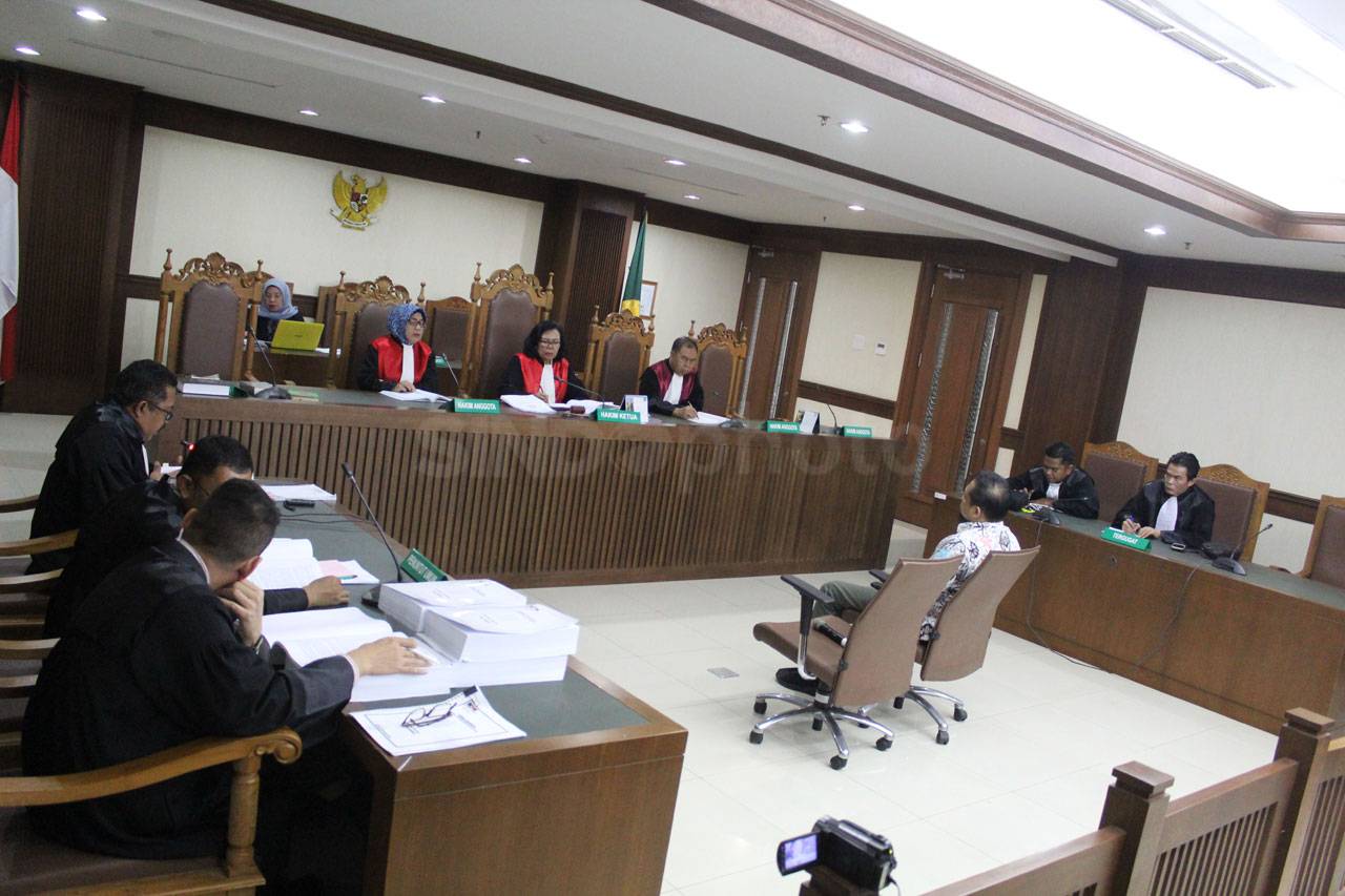 Panitera Pengadilan...